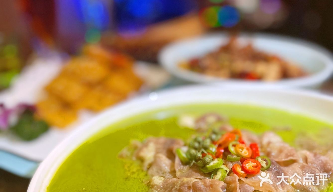 本处于闹市区但是却是一片净土，很适合闺蜜朋友聚餐
