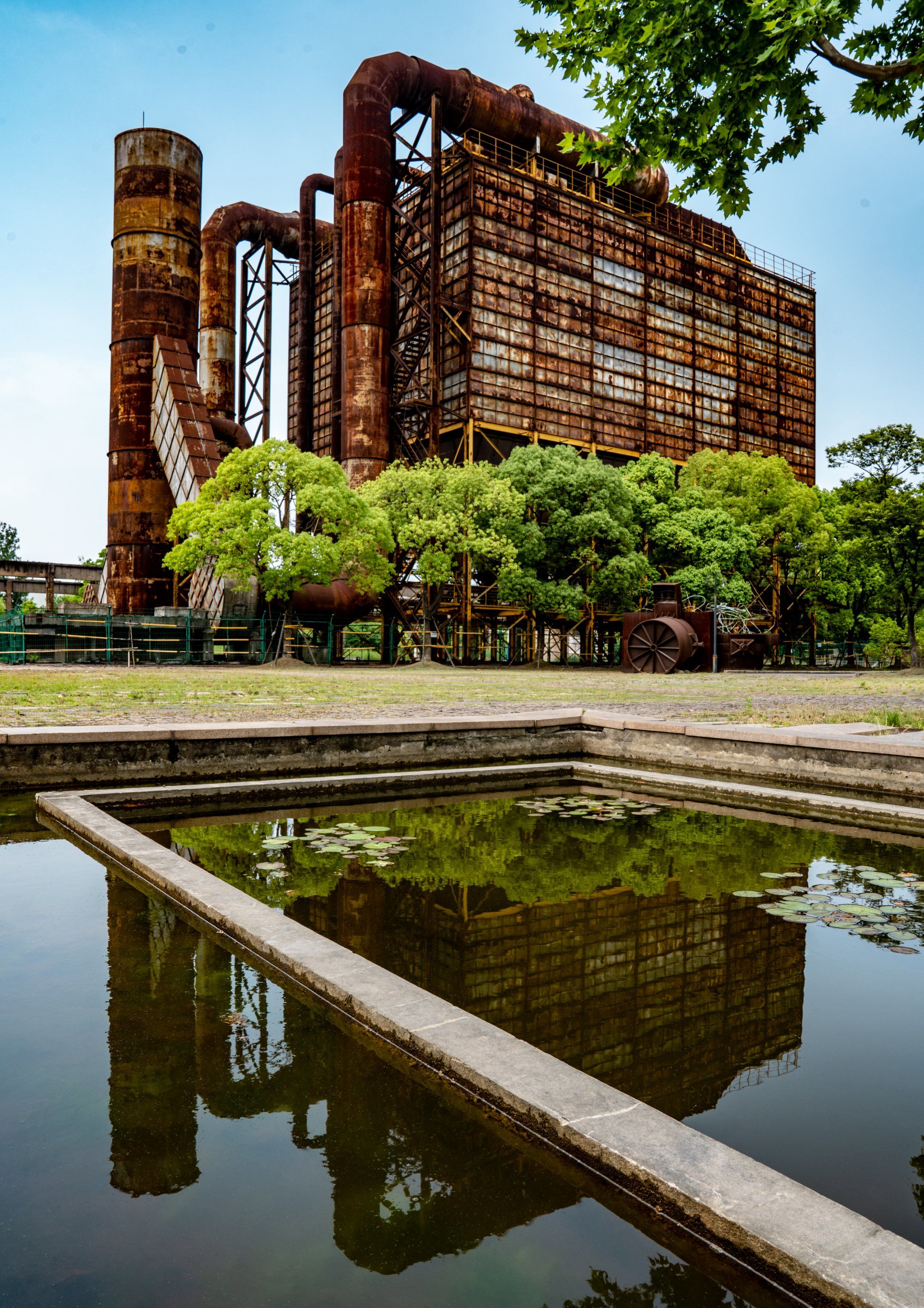 走进钢雕公园,穿越到几十年前的工业文明