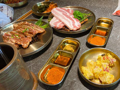 -草家酱蟹炭火烤肉店(珲春南路二店)
