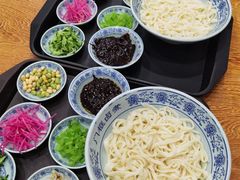 老北京炸酱面-门框胡同百年卤煮(新街口店)