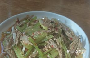 Soil Celery with Black Fungus Bean Curd