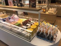 面包甜点陈列柜-好利来(交大店)