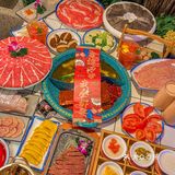 吃火锅先喝汤[调皮]华阳这家牛排火锅太宝藏了