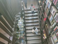 -钟书阁(松江泰晤士小镇店)