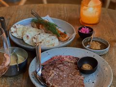 烟熏三文鱼配烤饺子皮和芥末籽酱-BOR Eatery(安福路店)