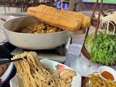 -刘姐啤酒鱼民族演艺餐厅(西街总店)