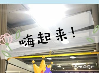 滑雪真的超酷哦！但是教孩子滑雪真难，毕竟我自己也只是