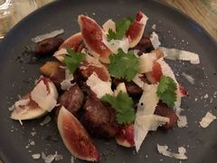 鸡胗配无花果-羽深肉铺 Steak & Wine