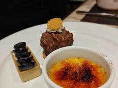 焦糖布丁-亚龙湾希尔顿自助餐厅·海鲜·烧烤·沙滩BBQ·现场乐队