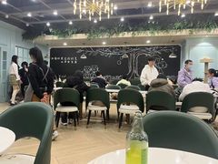 -安格丽娜·狗咖·猫咖羊驼咖(春熙路百盛商场店)