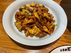 口蘑烧春笋-壹零捌道·北京烤鸭(车公庄店)