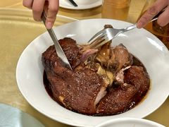 酱汁焖蹄膀-沪依小酒馆心意菜