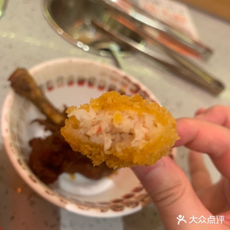 人山人海的自助小火锅