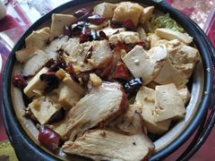 火盆豆腐-北京龙庆四季香农家饭庄·灶台鱼·碳烤虹鳟鱼(龙庆峡店)