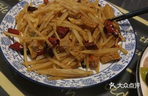 Potato Shreds Stir-Fried with Wheat Gluten