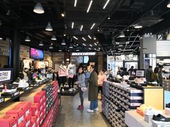 -SKECHERS 斯凯奇(上海国际时尚中心店)