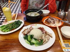荔湾艇仔粥-澳门陈光记烧味饭店(南京德基广场店)