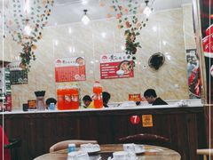 大堂-峰味香.酱香米线.黄焖鸡(定西路店)