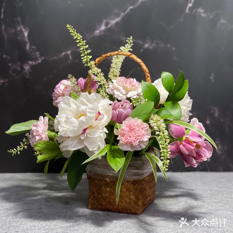 桔叶2枝 棒槌草（野草）2枝 金边吊兰2枝