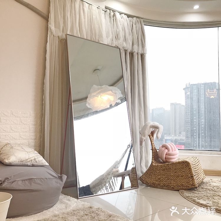 住进重庆 | 270度无敌大飘窗，在城市森林自由呼吸