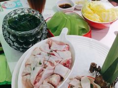 -洪氏嗨捞·广东猪肚鸡·椰子鸡火锅(西咸万象城店)