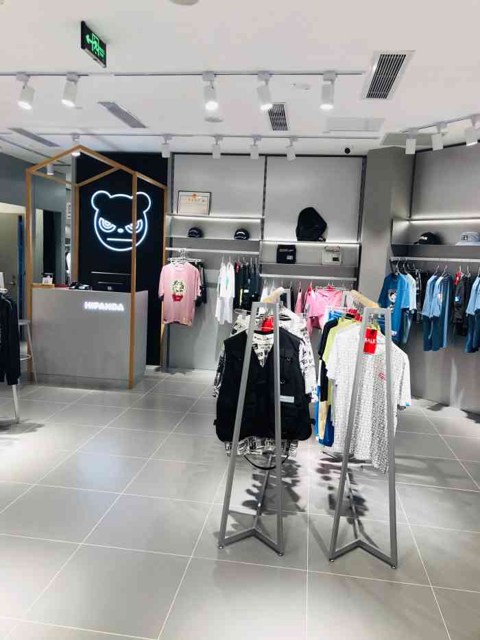 hipanda(嘉里中心店)-"逛街路过的hipanda.最显眼的就是他.