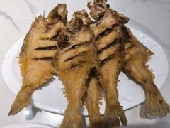 炸偏口鱼-方城小吃店