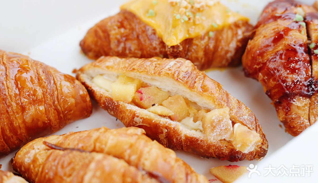 猪年吃什么 | 网红可颂🥐送你金猪🐷