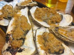 蒜蓉烤生蚝-老东镇啤酒屋海鲜加工·蒸汽海鲜·海鲜烧烤(台东店)