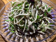 香椿苗拌豆腐丝-谢蟹浓·肉蟹煲(新奥店)