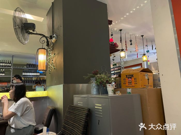 大头虾越式风味餐厅(光明广场店)大堂图片