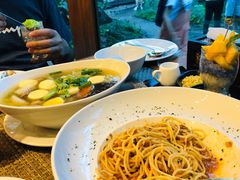 -Chom Cafe and Restaurant