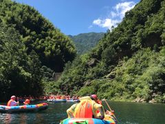 -安吉龙王山峡谷漂流
