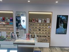 -三目眼镜·蔡司视觉合作店(青浦宝龙店)