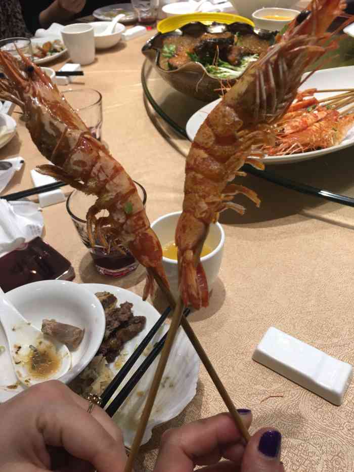 荣记海鲜坊(紫荆广场店)-"「凤梨煎熏雪花猪肉」比较喜欢这道菜,雪花.