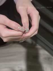 -花岐款式专研健康美甲沙龙
