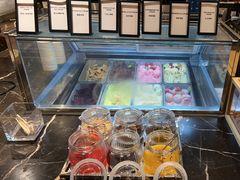 -广州万富希尔顿酒店·感趣自助餐厅·金秋蟹宴生蚝海鲜刺身
