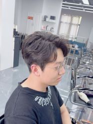 -茶发Salon·烫发染发理发