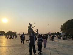 -巴陵广场