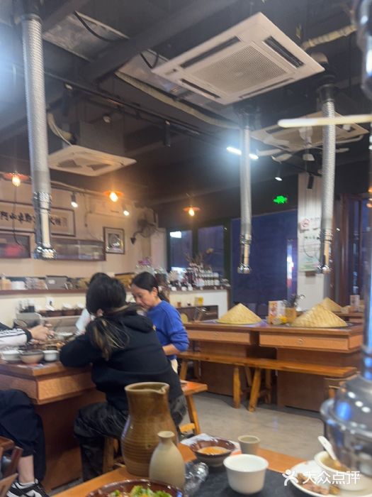 阿山卓·野生菌火锅·纳西火塘烤肉图片