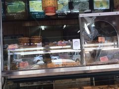 面包甜点陈列柜-壹心榴莲千层蛋糕甜品店