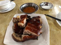 -黄记四更烤乳猪店