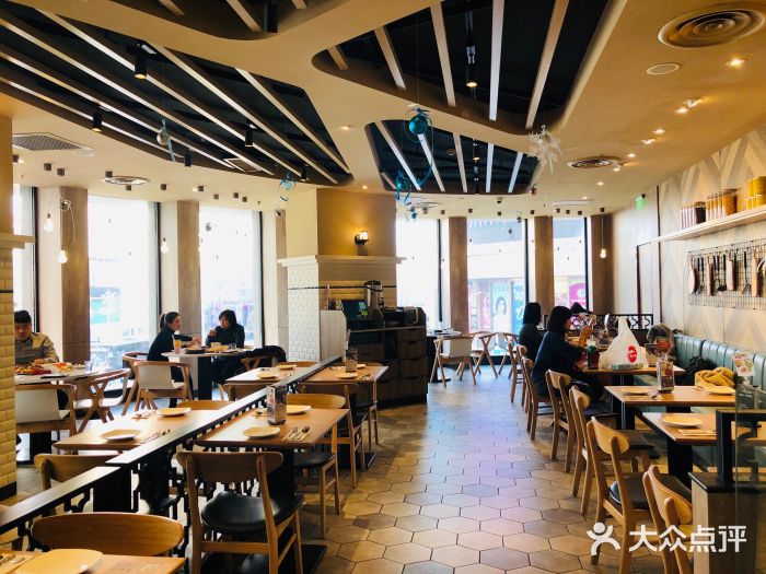 必胜客(鼓楼店)大堂图片