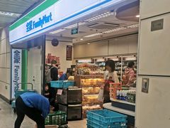 -全家便利店(上海南站站店)
