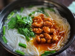 -鸿浩扒猪脚米线