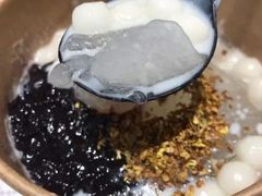 招牌白雪黑糯米冰粉-甜心闲生传统手工冰粉(太古里店)