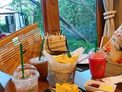 -Chom Cafe and Restaurant