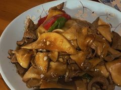 猪肝炒杏鲍菇-吉事利茶餐厅