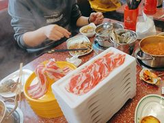 -四囍码头海鲜烧烤自助火锅(外滩南京东路悦荟广场店)