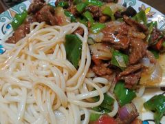 -歹歹的加个面过油肉拌面